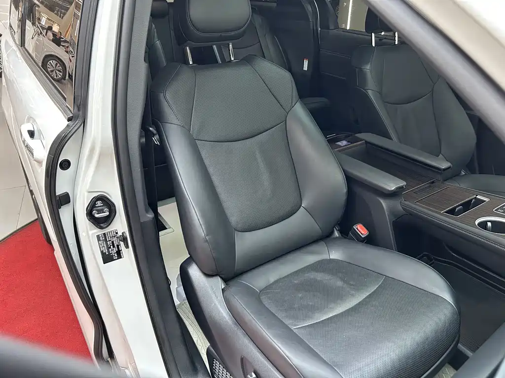 Toyota Granvia — миниатюра 36