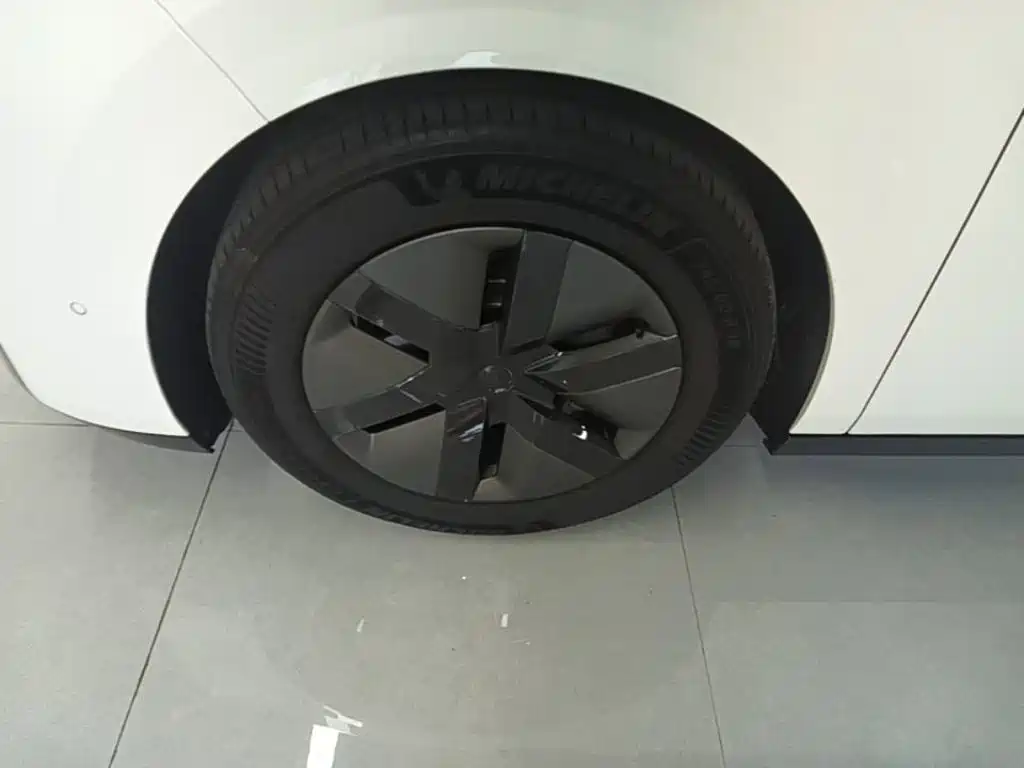 Li Auto Li MEGA — миниатюра 23
