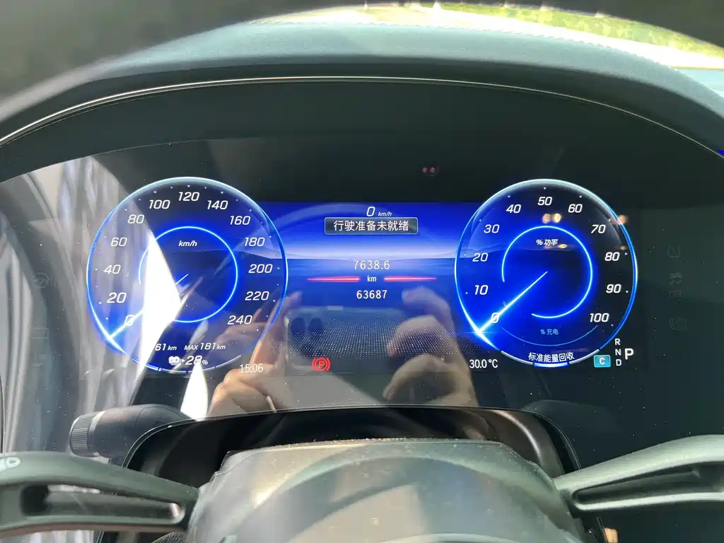Mercedes-Benz EQS SUV — миниатюра 12