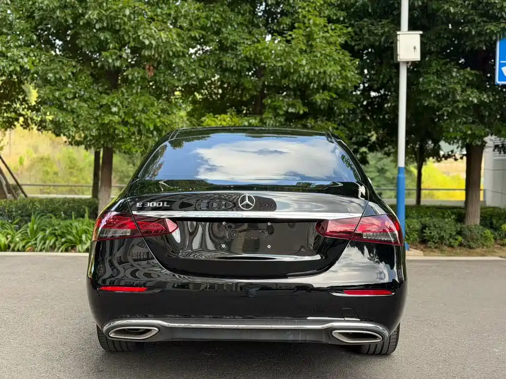 Mercedes-Benz E-Class — миниатюра 8