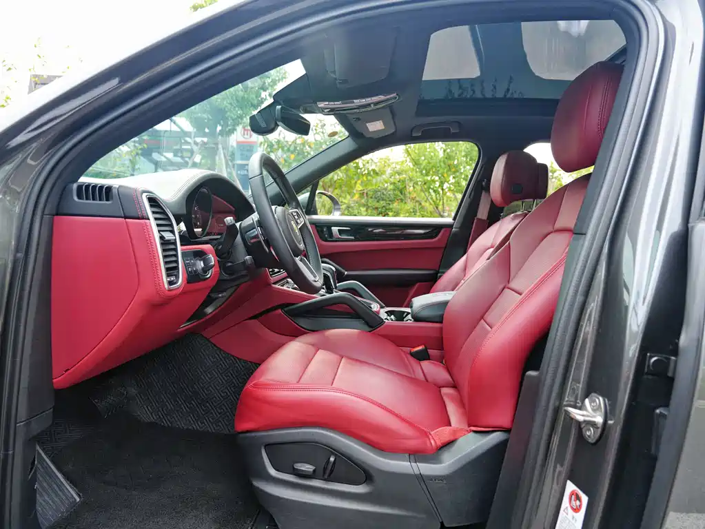 Porsche Cayenne — миниатюра 10