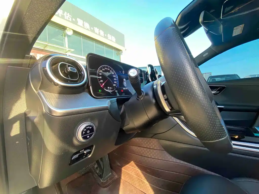 Mercedes-Benz C-Class — миниатюра 9