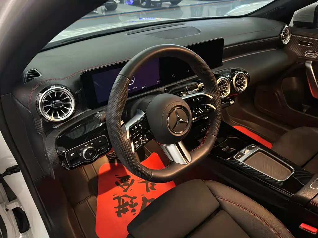 Mercedes-Benz A-Class — миниатюра 7