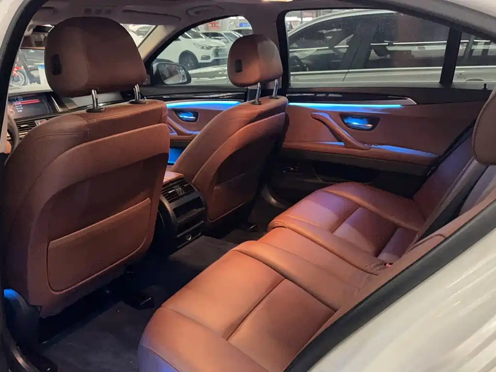 BMW 5 Series — миниатюра 8