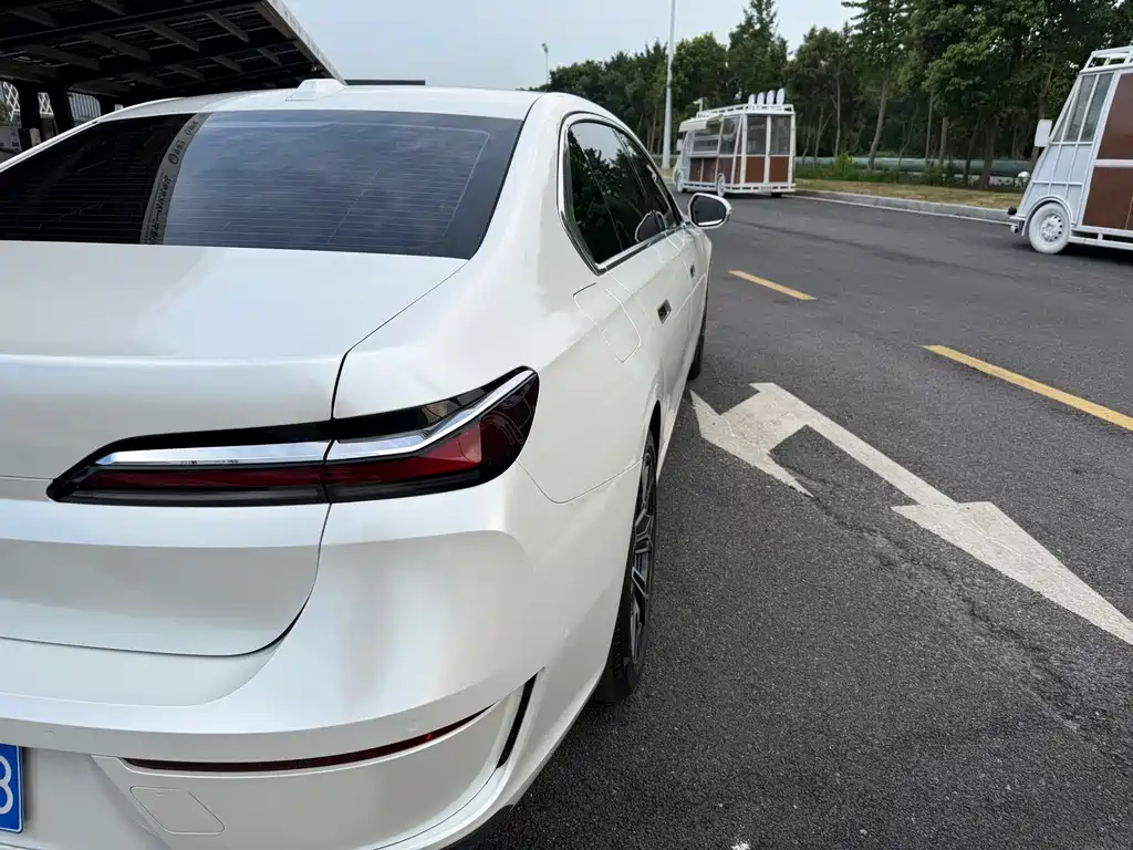 BMW 7 Series — миниатюра 4