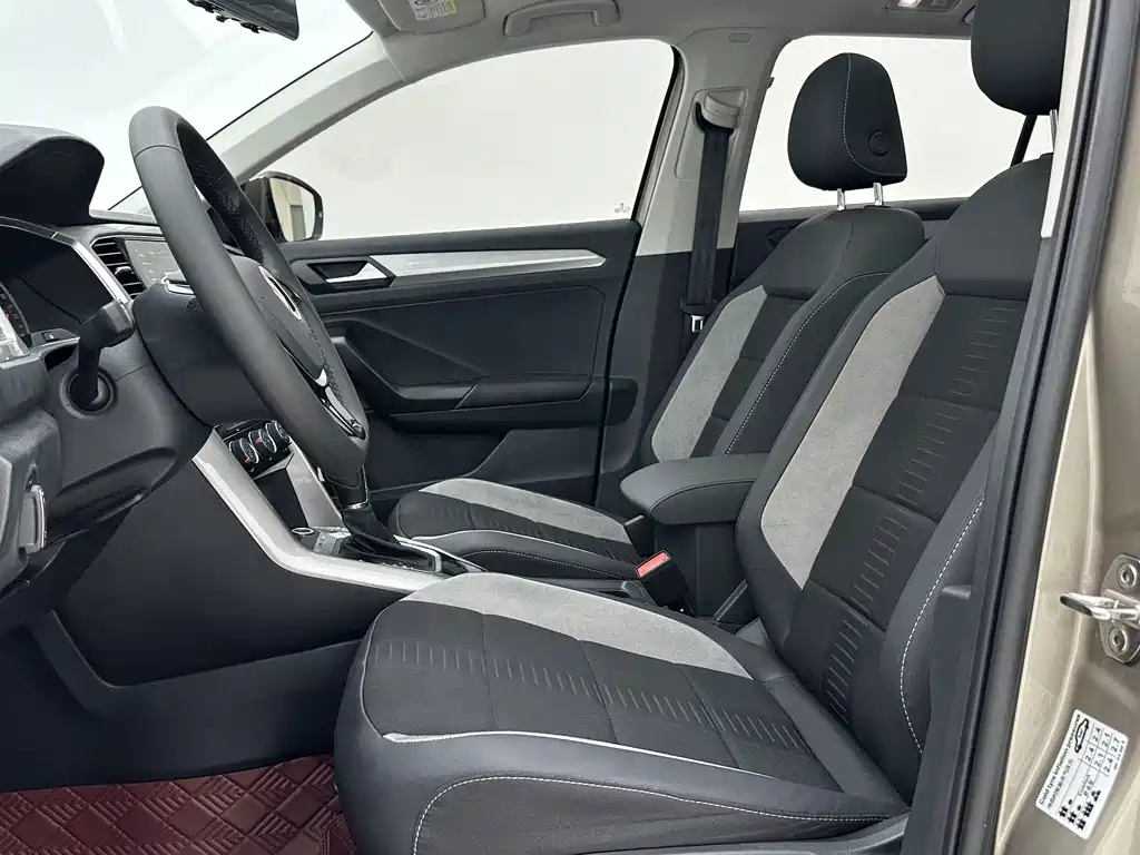 Volkswagen T-Roc — миниатюра 7