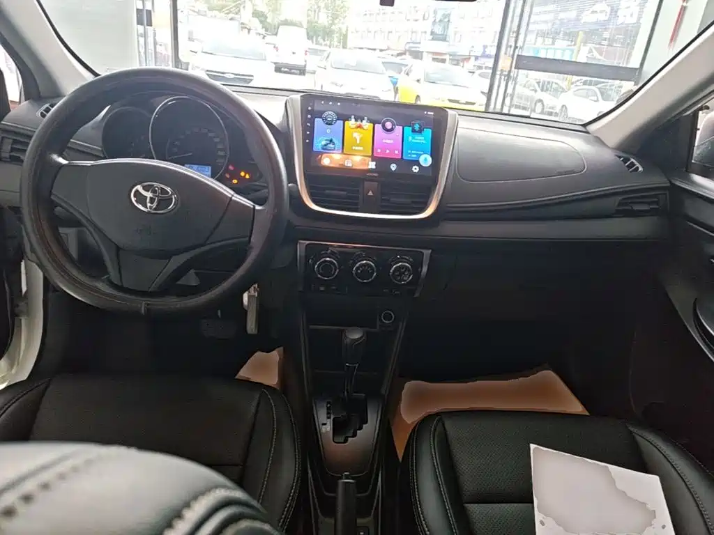 Toyota Yaris L — миниатюра 10