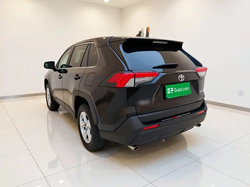 Toyota RAV4 — миниатюра 5