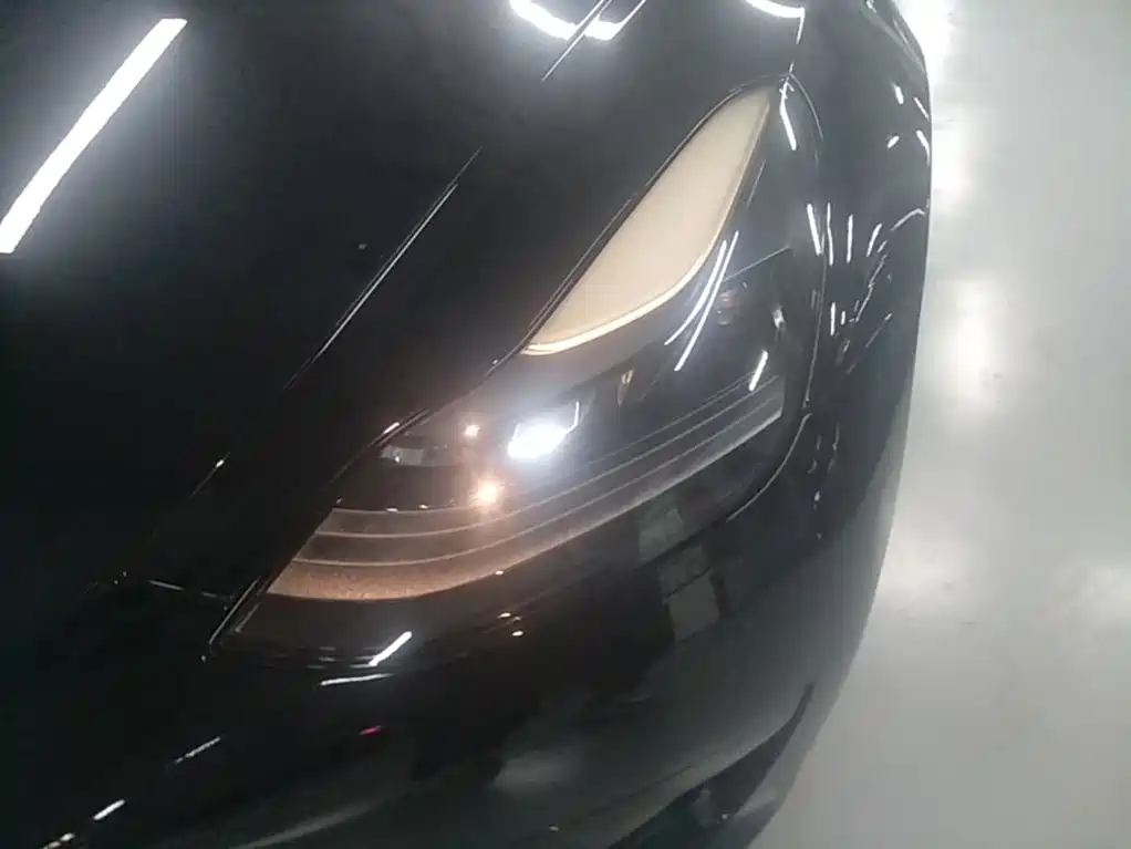 Tesla Model 3 — миниатюра 24