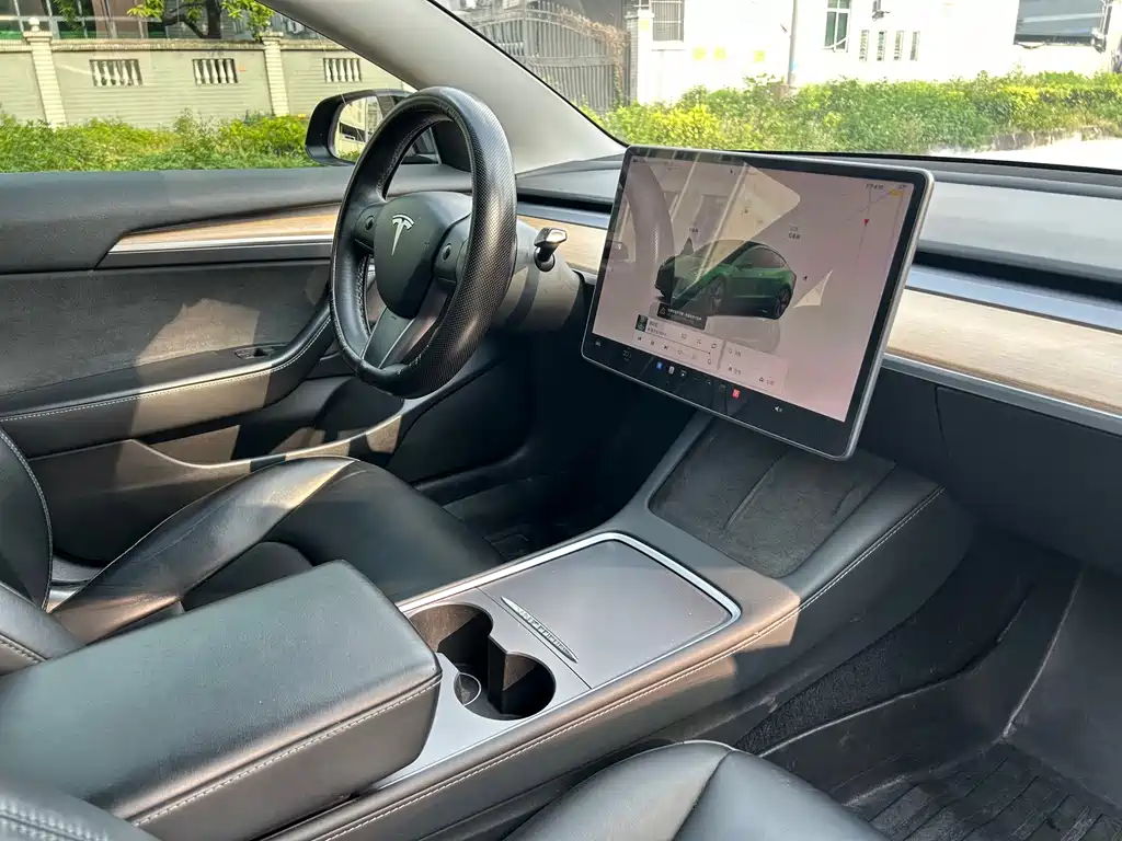 Tesla Model 3 — миниатюра 10