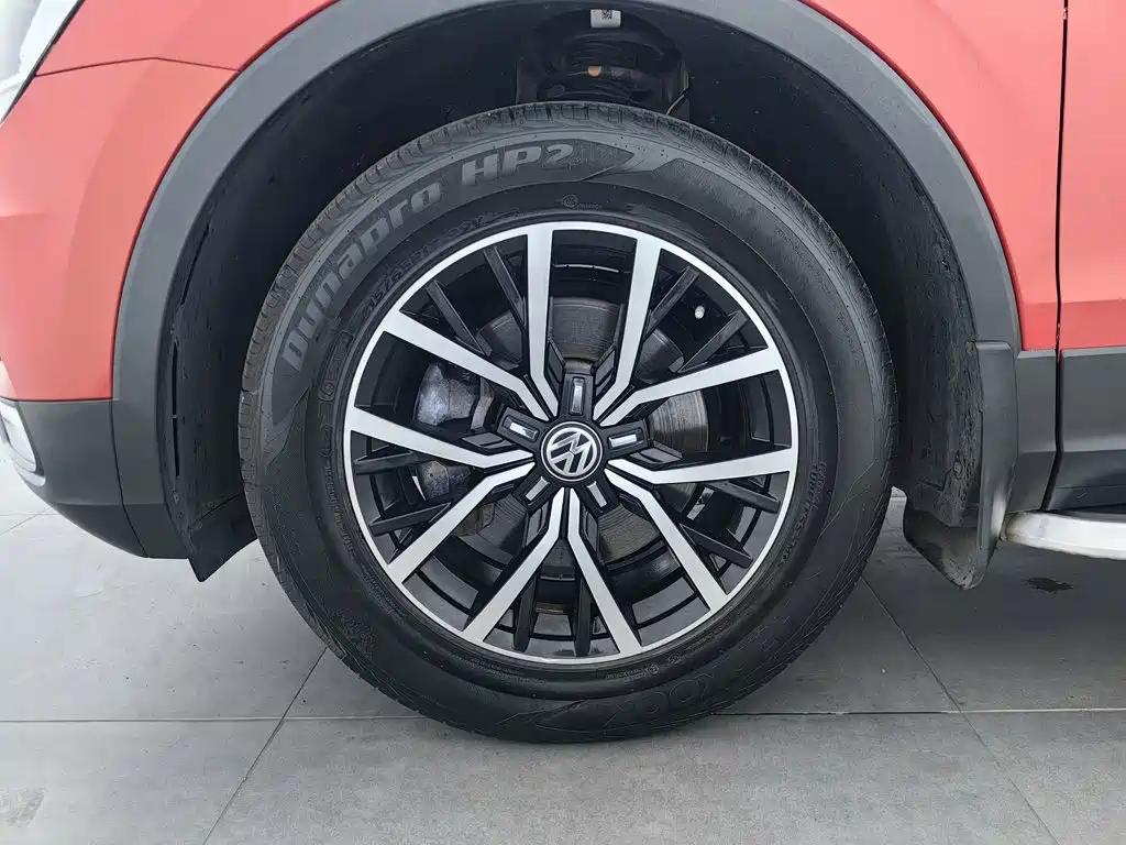 Volkswagen Tiguan L — миниатюра 17