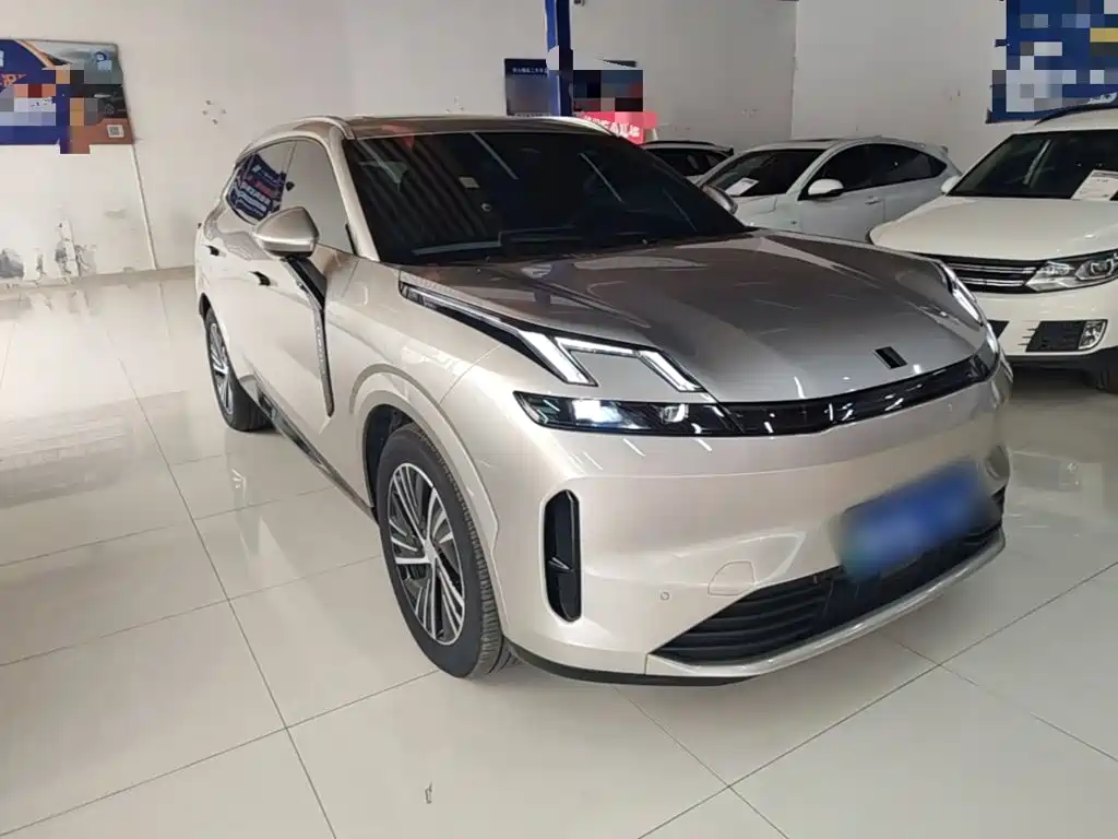 Lynk & Co 08 EM-P 2023 245km Halo
