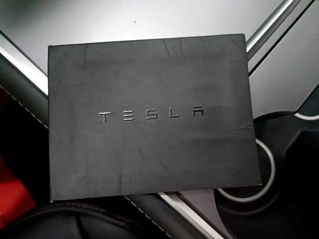 Tesla Model Y — миниатюра 9