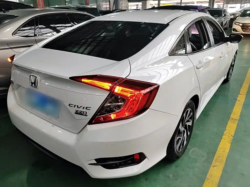 Honda Civic 2016 220TURBO CVT Luxury