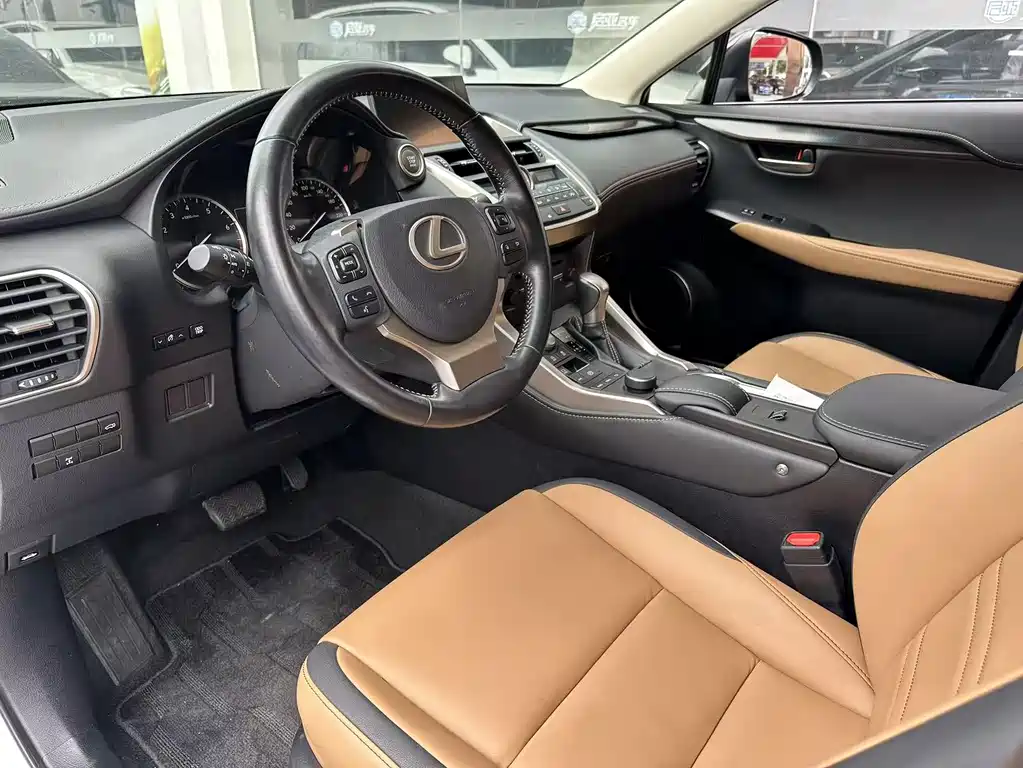 Lexus NX 2016 200