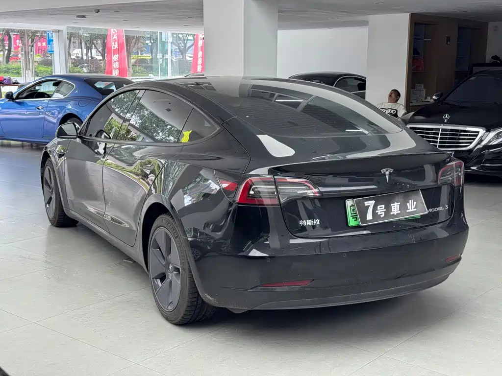 Tesla Model 3 — миниатюра 5