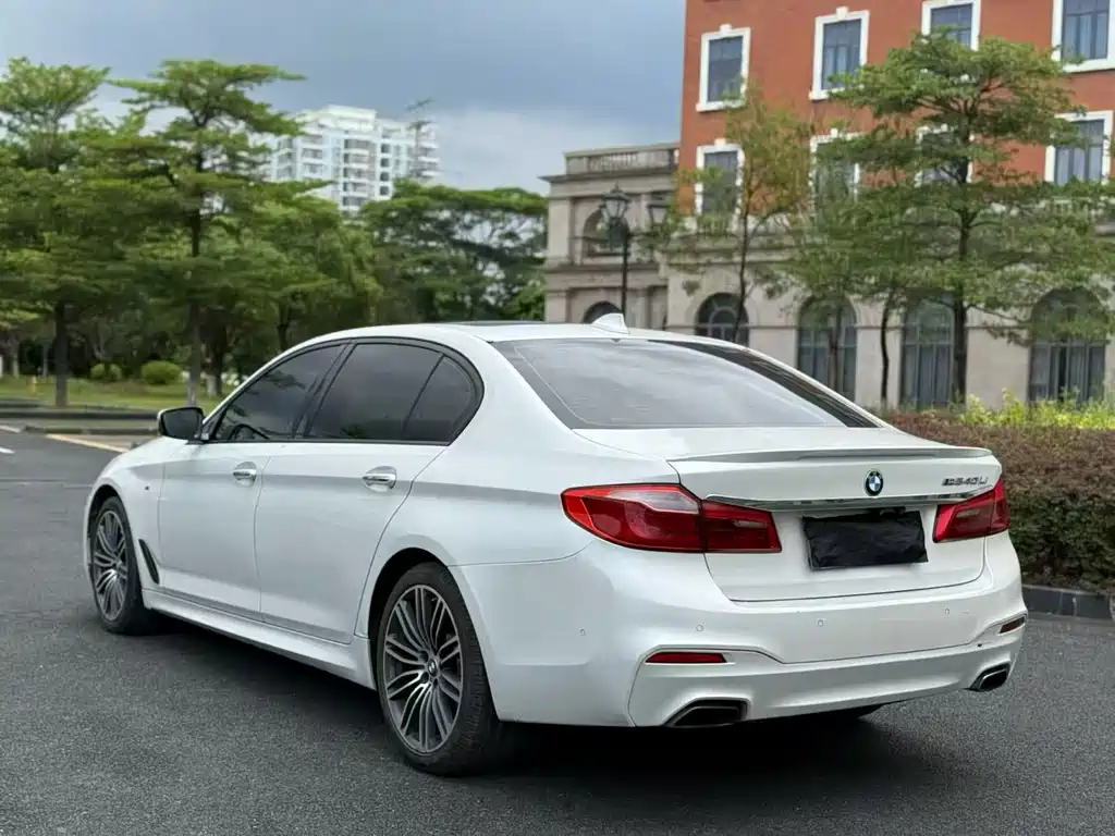 BMW 5 Series — миниатюра 8