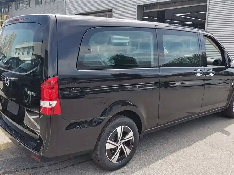 Mercedes-Benz Vito 2024 2.0T Elite 7 мест