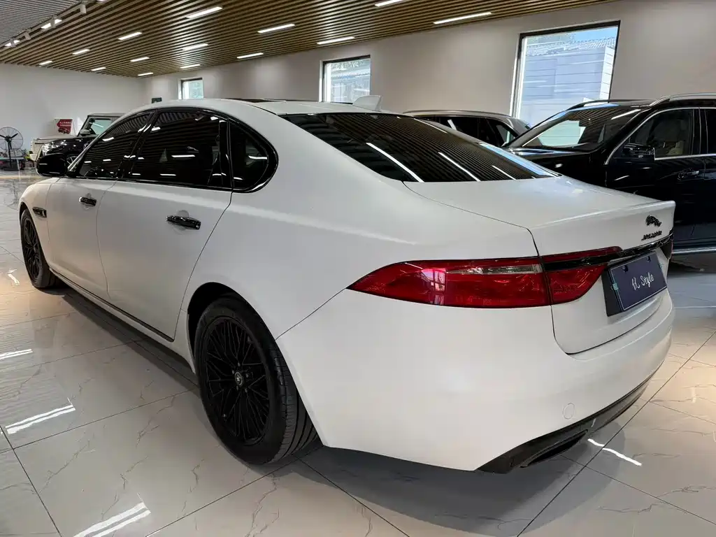 Jaguar XFL — миниатюра 3