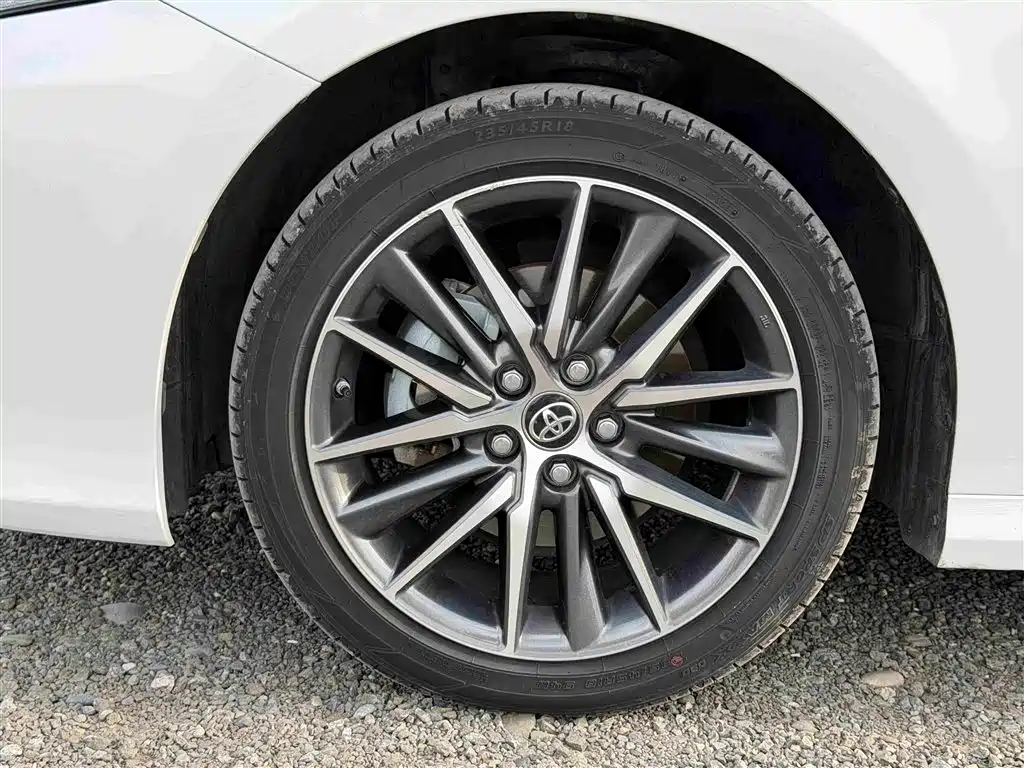 Toyota Camry — миниатюра 14