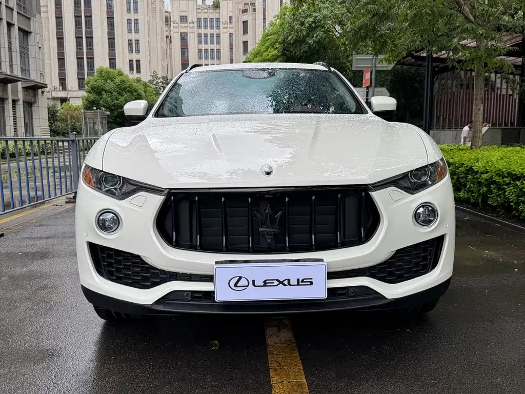 Maserati Levante — миниатюра 2