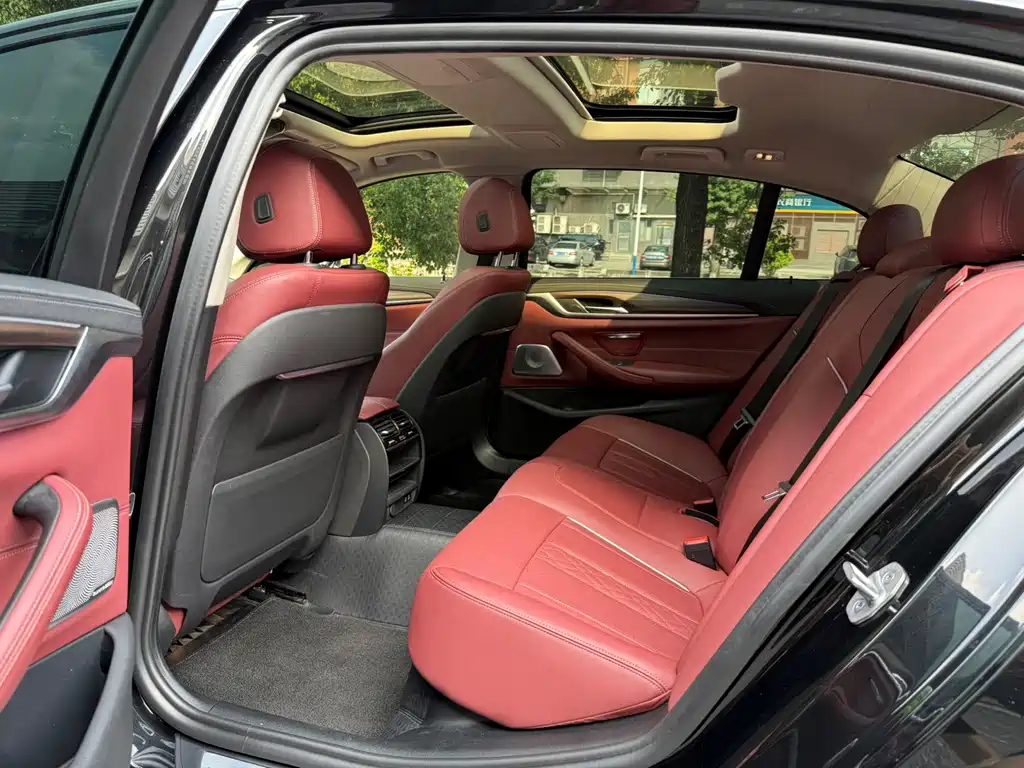 BMW 5 Series — миниатюра 8