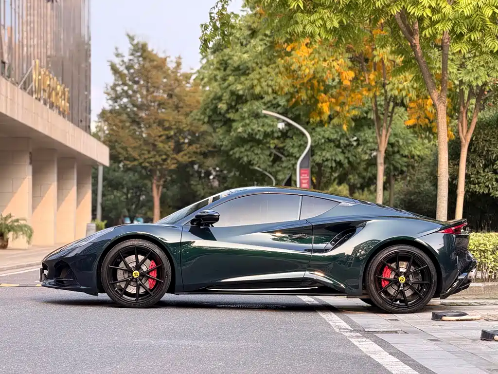 Lotus Emira — миниатюра 4