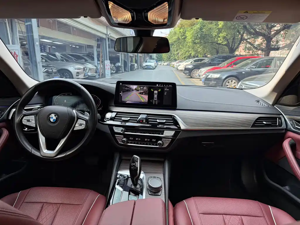 BMW 5 Series — миниатюра 17