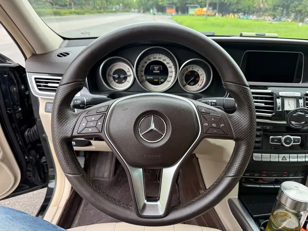 Mercedes-Benz E-Class — миниатюра 13