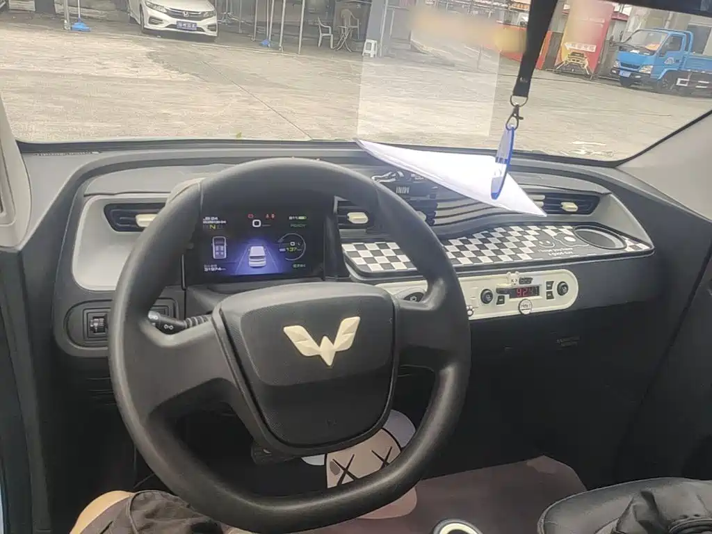 Wuling MINIEV — миниатюра 10