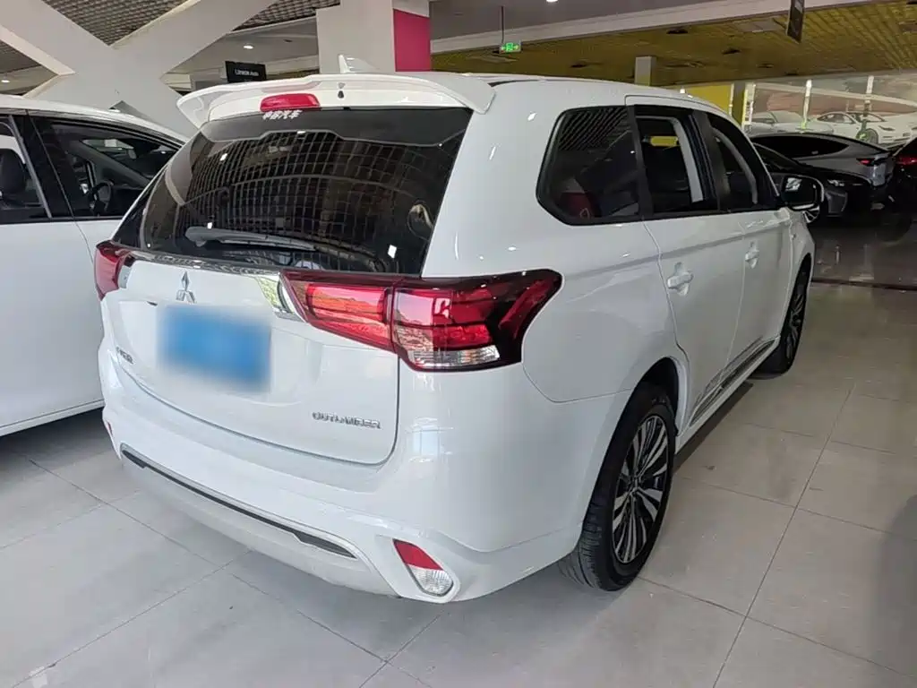 Mitsubishi Outlander — миниатюра 7