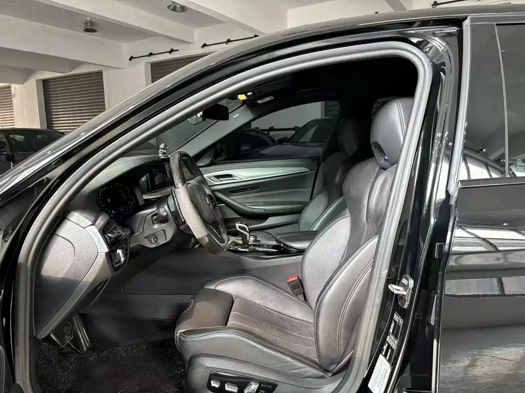 BMW M5 — миниатюра 7