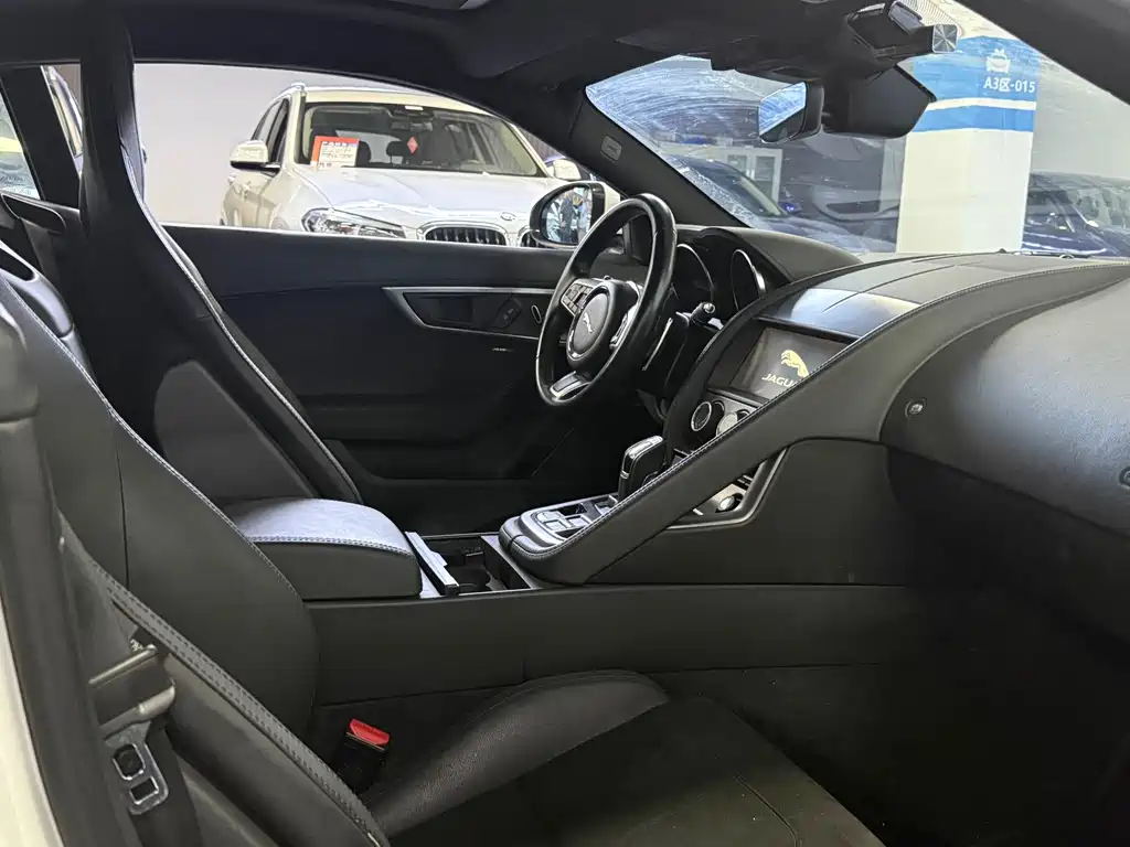 Jaguar F-Type 2019 2.0T