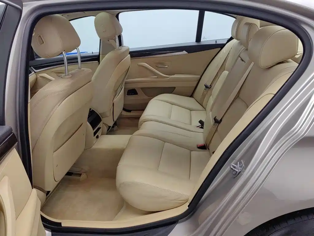 BMW 5 Series — миниатюра 15
