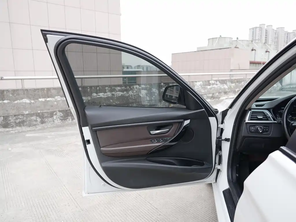 BMW 3 Series — миниатюра 22