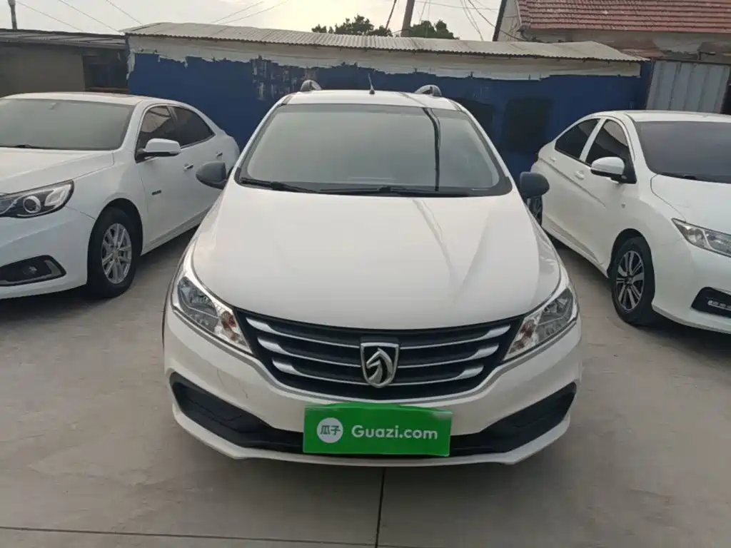 Baojun 310W — миниатюра 3