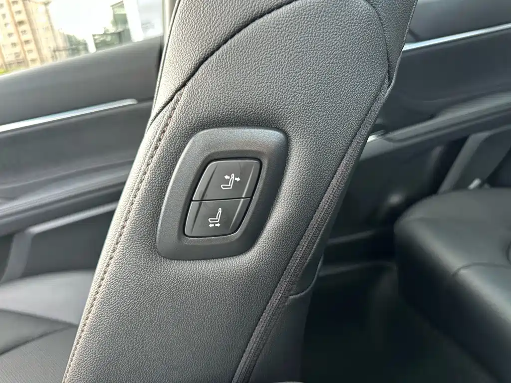Toyota Camry — миниатюра 25