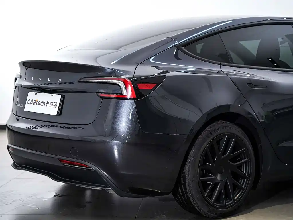 Tesla Model 3 — миниатюра 14