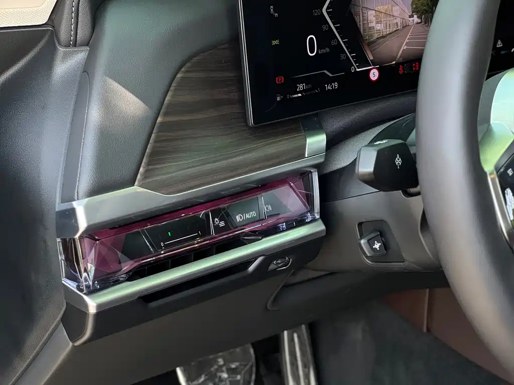 BMW 7 Series — миниатюра 24