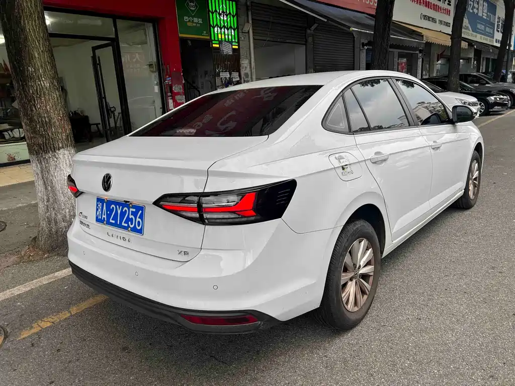 Volkswagen Lavida — миниатюра 6