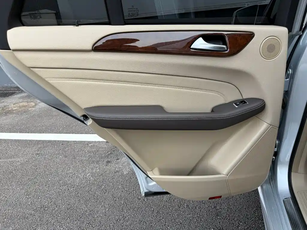 Mercedes-Benz M-Class — миниатюра 17