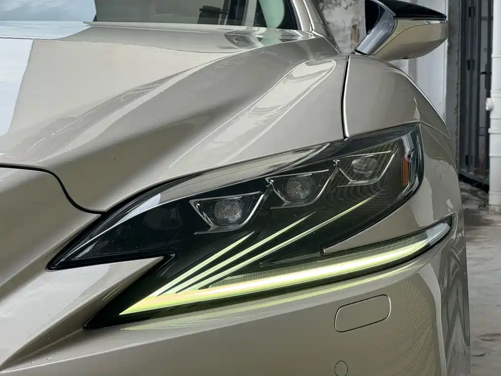 Lexus LS — миниатюра 9