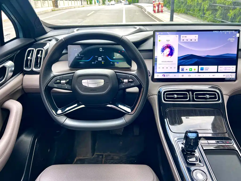 Geely Boyue L — миниатюра 12