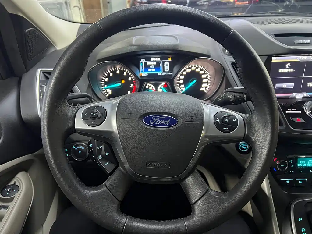 Ford Kuga — миниатюра 14