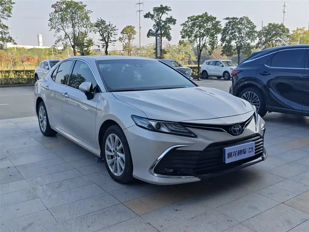 TOYOTA CAMRY
