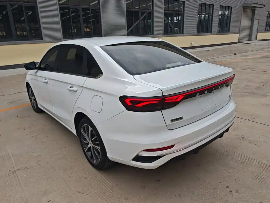 Geely Emgrand — миниатюра 5