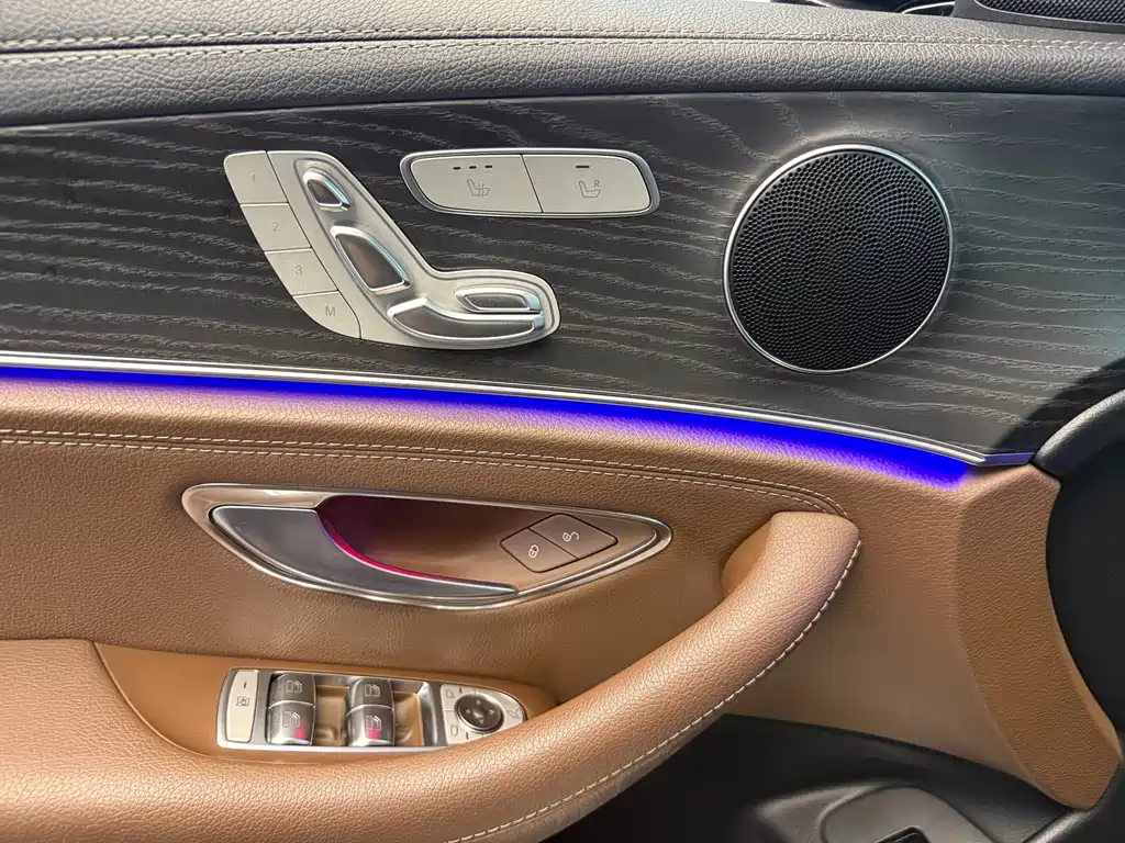 Mercedes-Benz E-Class — миниатюра 12
