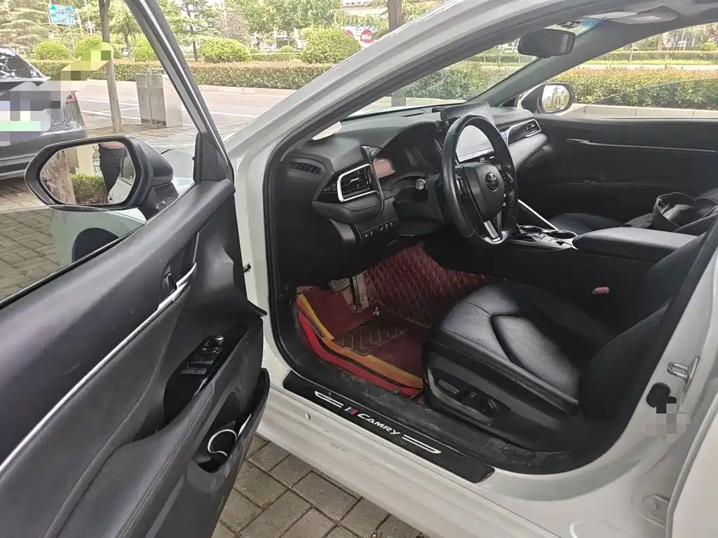 Toyota Camry — миниатюра 14