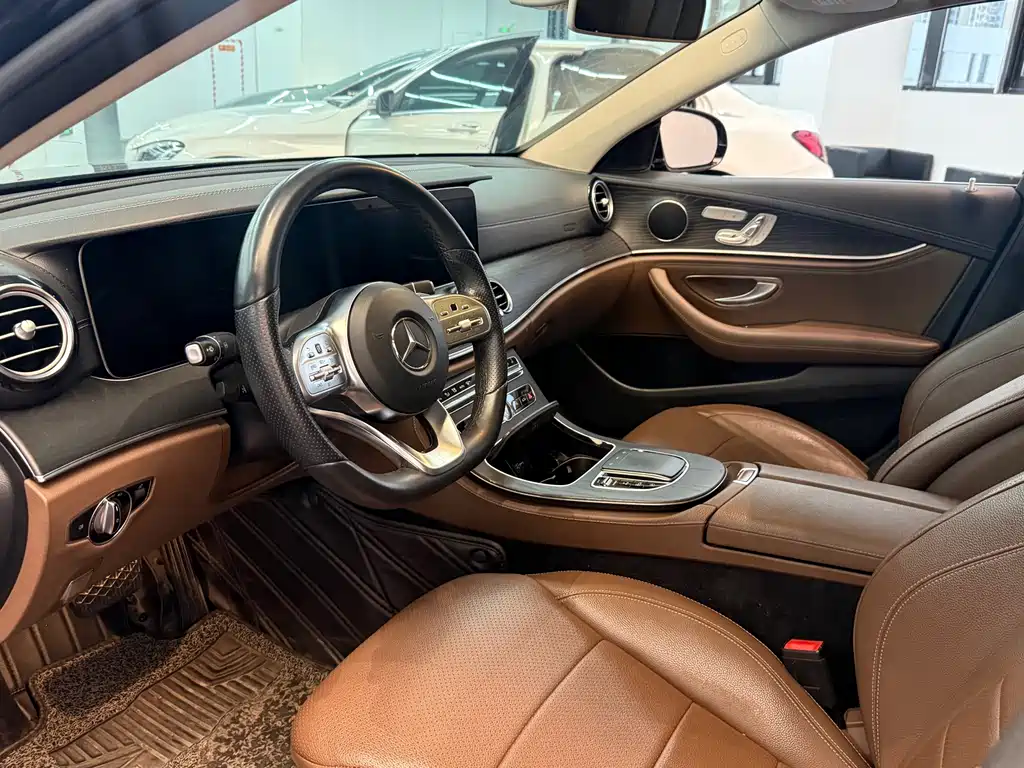 Mercedes-Benz E-Class — миниатюра 11