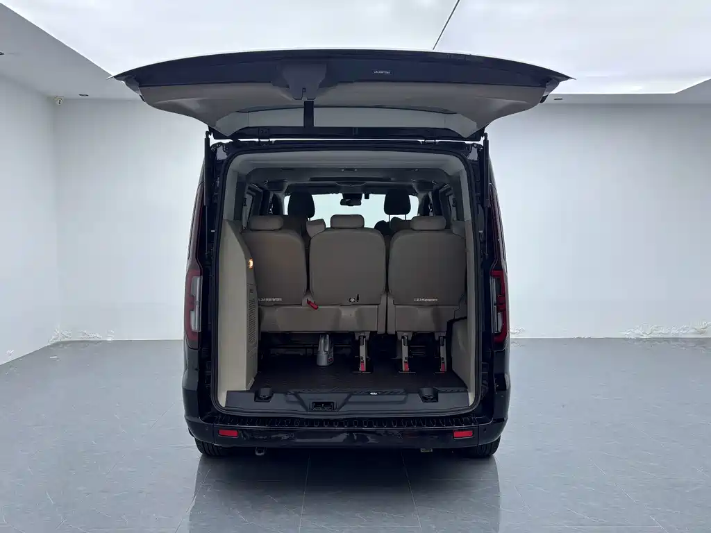 Ford Tourneo — миниатюра 10